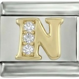 Letter N van goud met steentjes op zilver